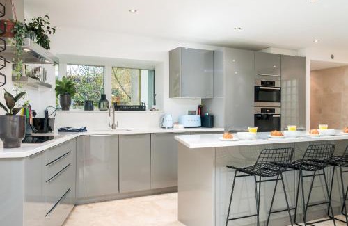 Cirencester House | Lakeside property with spa access on a nature reserve Reid Villa CW01