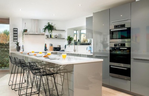 Cirencester House | Lakeside property with spa access on a nature reserve Reid Villa CW01