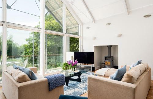 Cirencester House | Lakeside property with spa access on a nature reserve Kingfisher Lodge CW80