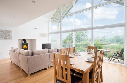 Cirencester House | Lakeside property with spa access on a nature reserve Swans Rest HM103