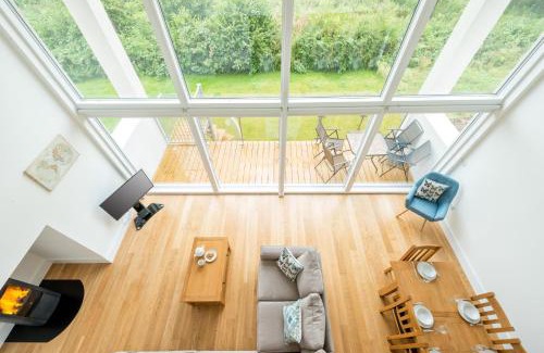 Cirencester House | Lakeside property with spa access on a nature reserve Swans Rest HM103
