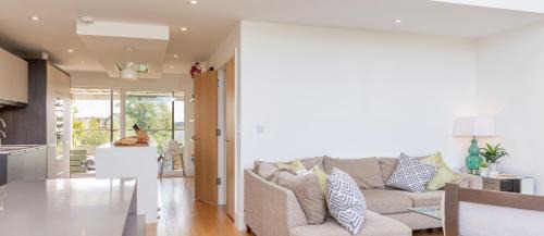 Cirencester House | Lakeside property with spa access on a nature reserve Owls Hoot HM69
