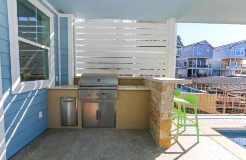 Kingsland House | Lakeside Property with Temperature Control Pool on Lake LBJ