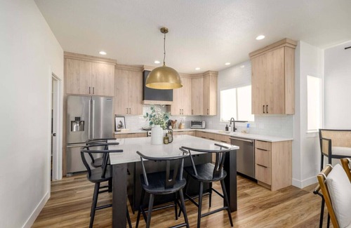 Provo Bay House | Lakeside Provo Stylish Getaway