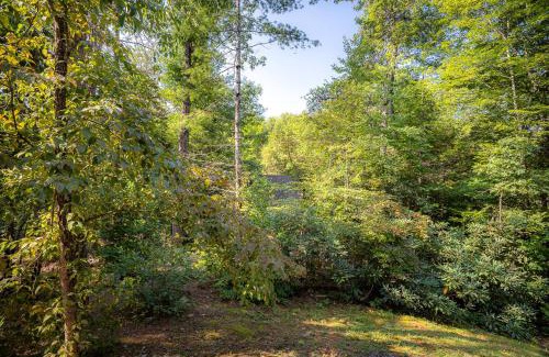Pittman Center House | Lakeside Rendezvous by Stony Brook Cabins