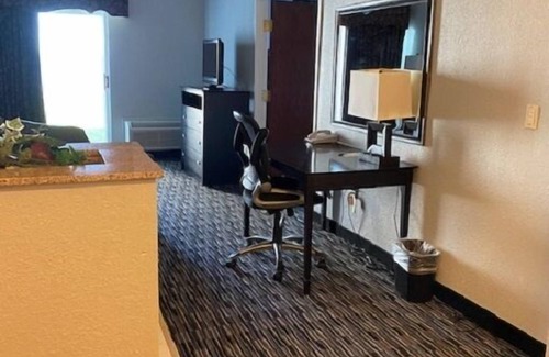 Houghton Lake Hotel | Lakeside Resort and Conference Center
