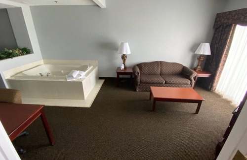 Houghton Lake Hotel | Lakeside Resort and Conference Center