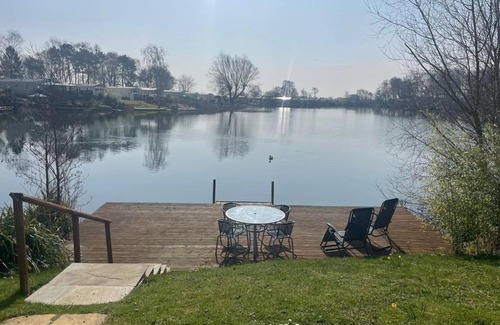 Tattershall House | Lakeside Retreat 3 with hot tub, private fishing peg situated at Tattershall Lakes Country Park