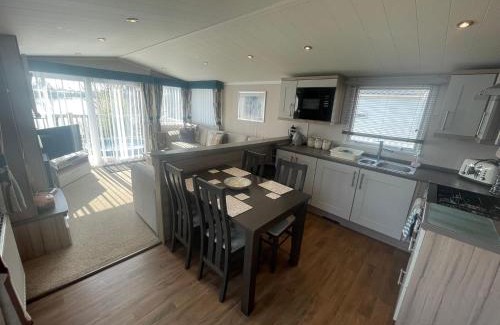 Tattershall House | Lakeside Retreat 3 with hot tub, private fishing peg situated at Tattershall Lakes Country Park