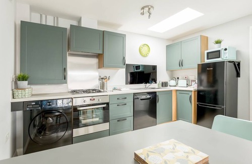 Hamworthy Cottage | Lakeside Retreat