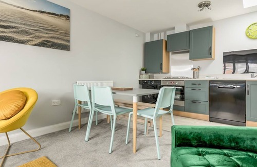Hamworthy Cottage | Lakeside Retreat