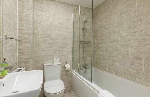Hamworthy Cottage | Lakeside Retreat