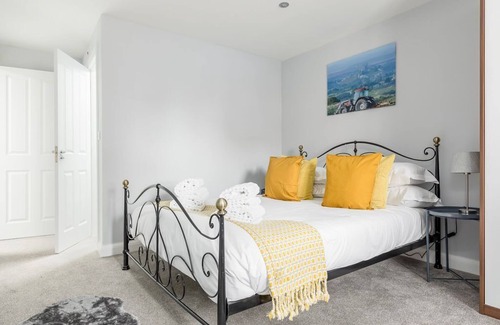 Hamworthy Cottage | Lakeside Retreat