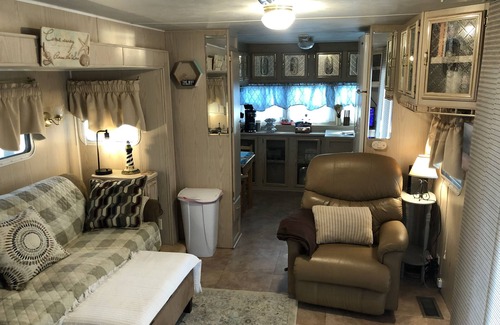 Cross Hill House | Lakeside Retreat "Lakin' It"