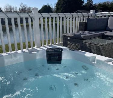 Allerthorpe Cabin | Lakeside Retreat Lodge With Hot Tub