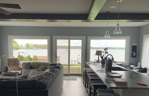 Pewaukee House | Lakeside Retreat - Newly Remodeled 3 Bdrm+ Loft House on Beautiful Pewaukee Lake
