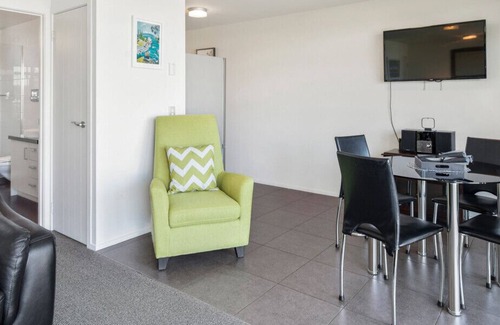 Taupo Cottage | Lakeside Retreat - Lake Taupo Holiday Home