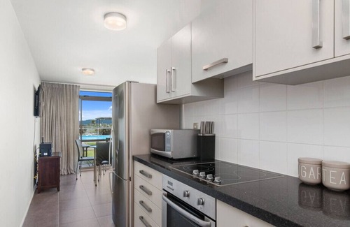 Taupo Cottage | Lakeside Retreat - Lake Taupo Holiday Home