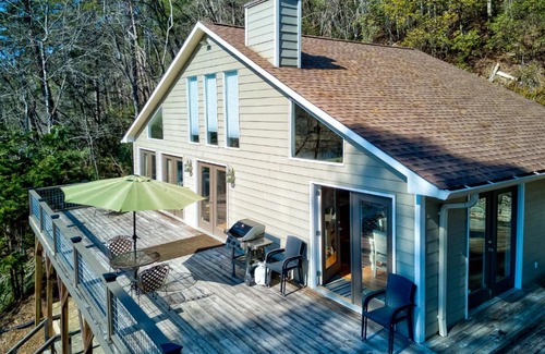 Lakemont House | Lakeside Retreat on Lake Rabun