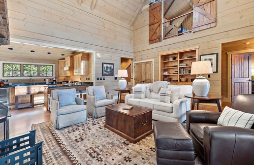Nebo House | Lakeside Retreat | Pet-friendly, Grill, Fire Pit & Stunning Lakefront Views!