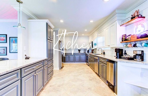 Piney House | Lakeside Retreat w/Pool, Hot Tub, Games & Dock