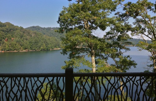 Cullowhee House | Lakeside, Secluded, Luxury Mountain Lodge-Sleeps 12