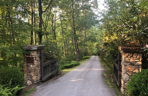 Cullowhee House | Lakeside, Secluded, Luxury Mountain Lodge-Sleeps 12