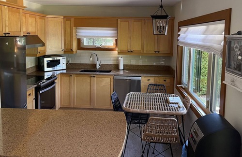 Shawnigan Lake Cottage | "lakeside Serenity: Your Perfect Retreat at our Charming Lake Cottage"