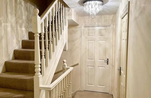 West Thurrock Apartment | Lakeside Spacious 3 Bedroom House