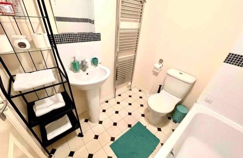 West Thurrock Apartment | Lakeside Spacious 3 Bedroom House