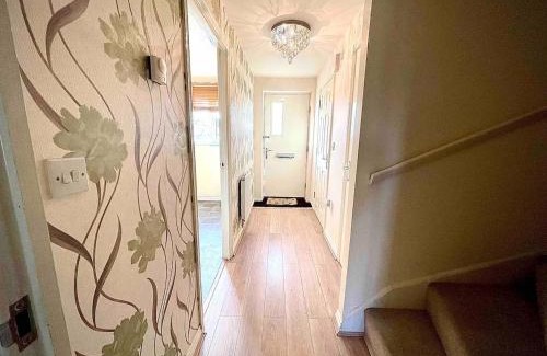 West Thurrock Apartment | Lakeside Spacious 3 Bedroom House