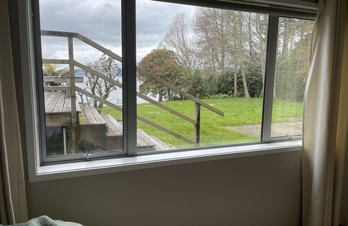 Ngongotaha Apartment | Lakeside &Tennis Court Paradise