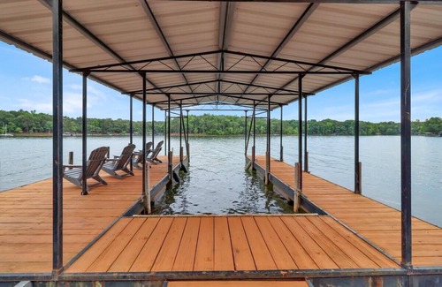 Reed Creek House | Lakeside & the Livin’s Easy! Fam Fun on the lake!