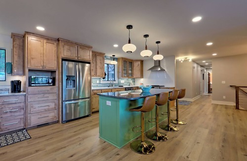 Cedar Cliff House | Lakeside Therapy - By Chatuge Home Concierge Lakefront, Dock, Firepit, Ping Pong