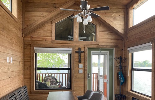 Kerens Cabin | Lakeside Tiny Home 108