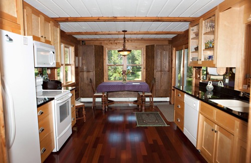 Deerwood House | Lakeside Tranquility in the heart of Lake Country