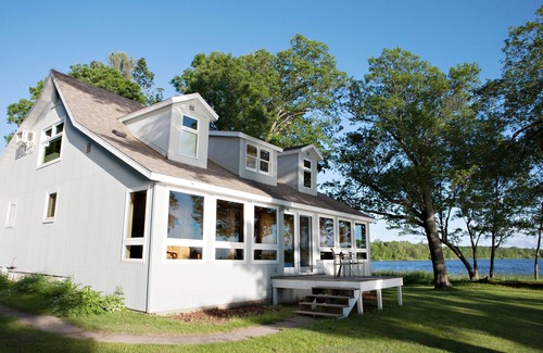 Deerwood House | Lakeside Tranquility in the heart of Lake Country
