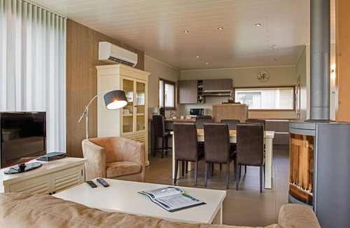 Froidchapelle Villa | Lakeside Villa with Sauna