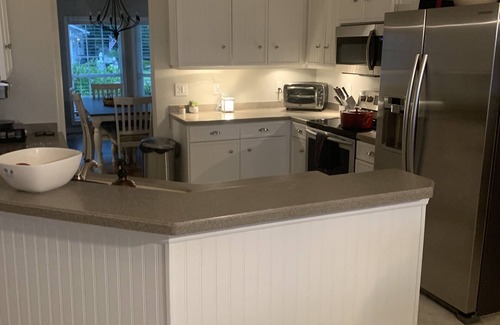 Sarasota House | Lakeside vacation awaits