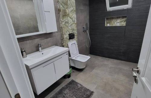 Udenisht Apartment | Lakeside View Apartment
