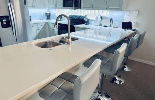 Sunset Lakes Villa | Lakeside villa close to Disney. Just remodelled. brand new pool!.