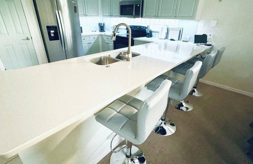 Sunset Lakes Villa | Lakeside villa close to Disney. Just remodelled. brand new pool!.