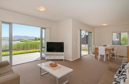 Matarangi House | Lakeside Villa Retreat - Matarangi Downstairs Unit