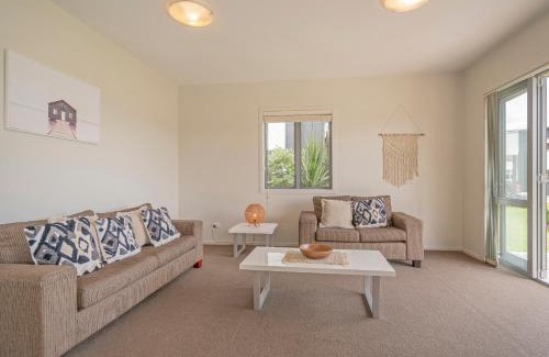 Matarangi House | Lakeside Villa Retreat - Matarangi Downstairs Unit