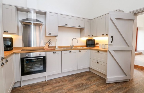 Macclesfield Cottage | Lakeside Village Lodges & The Potting Shed
