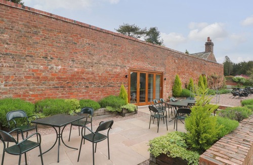 Macclesfield Cottage | Lakeside Village Lodges & The Potting Shed