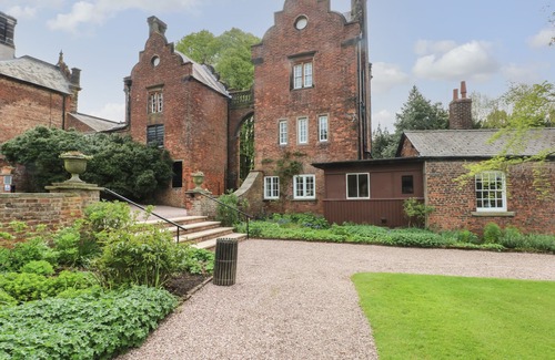 Macclesfield Cottage | Lakeside Village Lodges & The Potting Shed