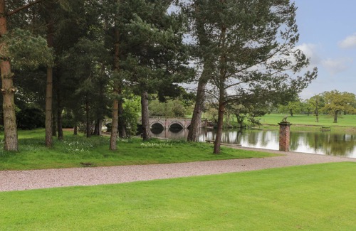 Macclesfield Cottage | Lakeside Village Lodges & The Potting Shed