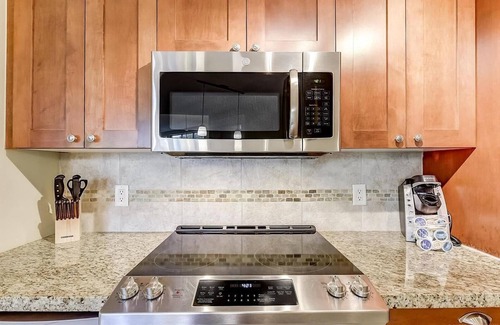 Westbank House | LAKESIDE WITH SPECTACULAR VIEW | OKANAGAN GALLERY