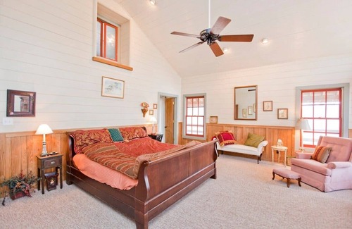 Franklin Cabin | LakeTrail Lodge E-Wing- outside hottub opt LT-EW